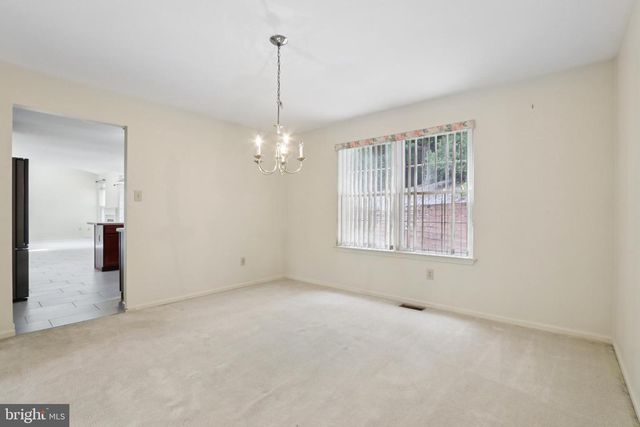 8 FOUNTAIN CT, Cherry Hill, NJ 08034