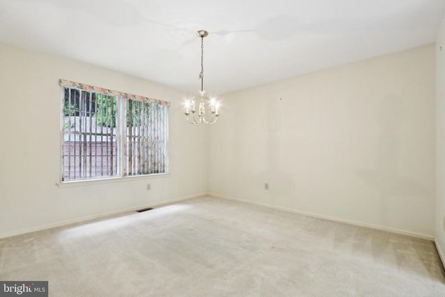 8 FOUNTAIN CT, Cherry Hill, NJ 08034