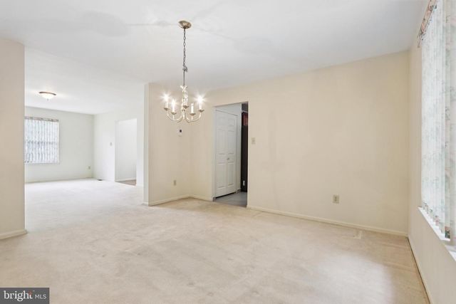 8 FOUNTAIN CT, Cherry Hill, NJ 08034