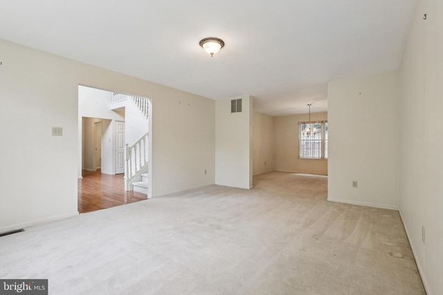 8 FOUNTAIN CT, Cherry Hill, NJ 08034