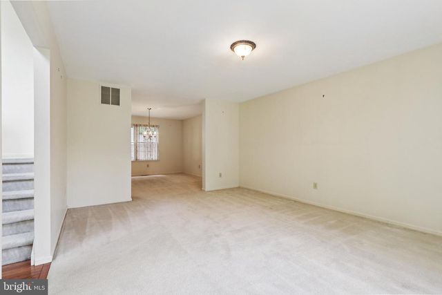 8 FOUNTAIN CT, Cherry Hill, NJ 08034