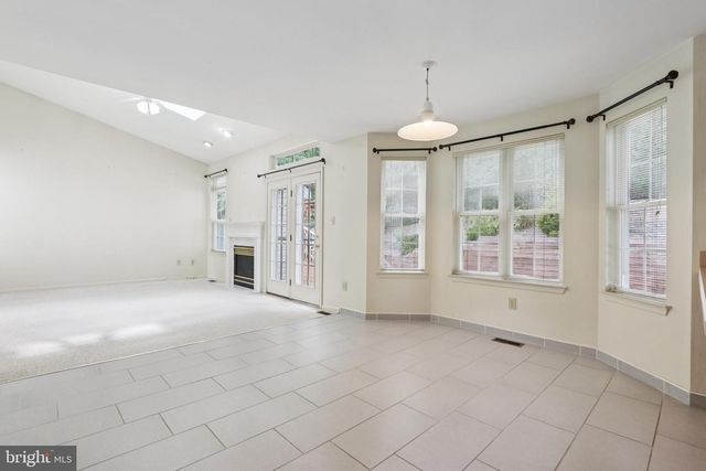 8 FOUNTAIN CT, Cherry Hill, NJ 08034