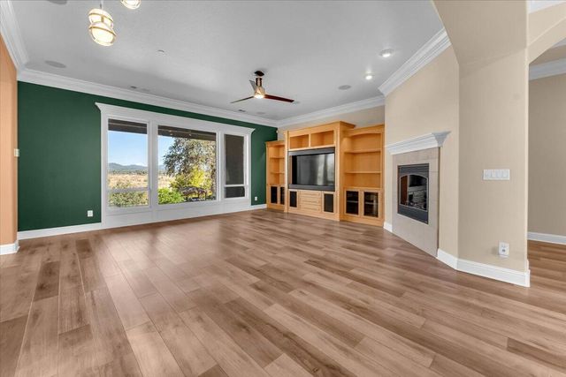 827 Santa Cruz Drive, Redding, CA 96003