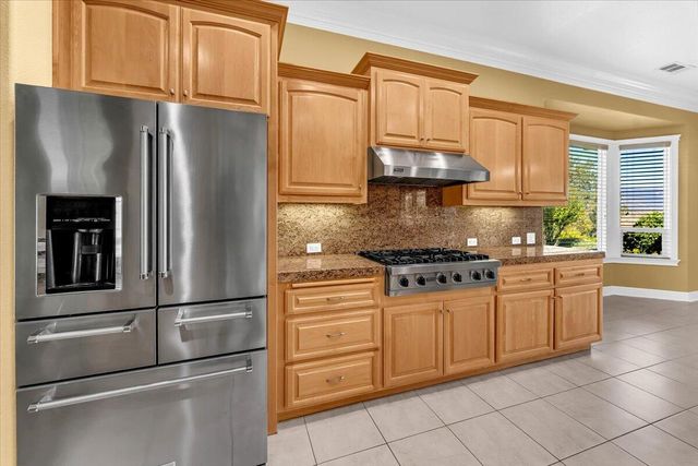 827 Santa Cruz Drive, Redding, CA 96003