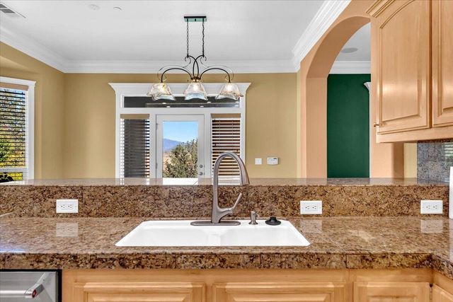 827 Santa Cruz Drive, Redding, CA 96003