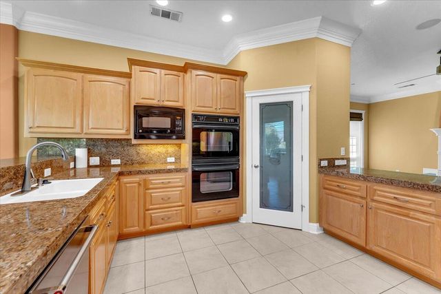 827 Santa Cruz Drive, Redding, CA 96003