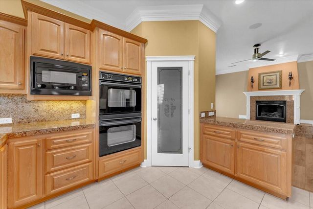 827 Santa Cruz Drive, Redding, CA 96003