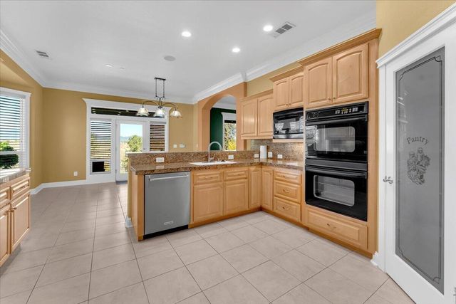 827 Santa Cruz Drive, Redding, CA 96003