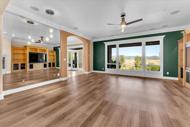 827 Santa Cruz Drive, Redding, CA 96003