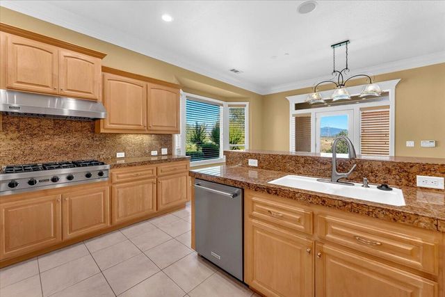 827 Santa Cruz Drive, Redding, CA 96003