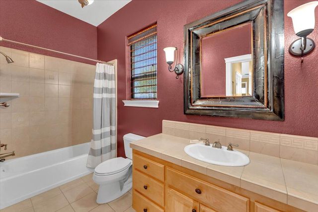 827 Santa Cruz Drive, Redding, CA 96003