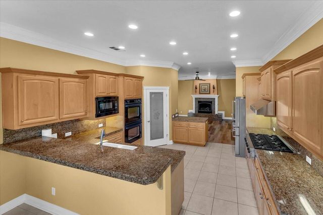 827 Santa Cruz Drive, Redding, CA 96003