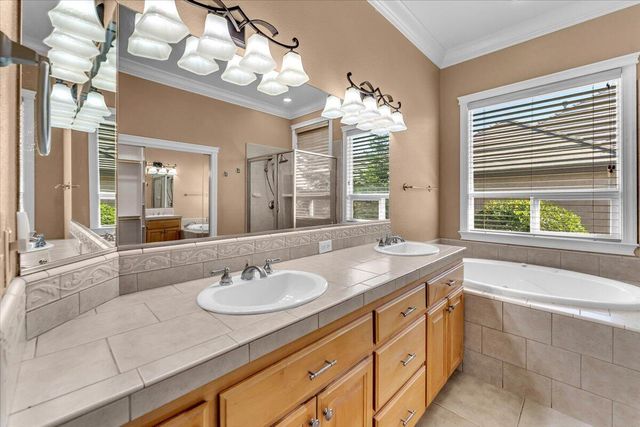 827 Santa Cruz Drive, Redding, CA 96003