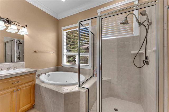 827 Santa Cruz Drive, Redding, CA 96003