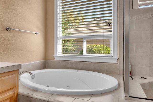 827 Santa Cruz Drive, Redding, CA 96003