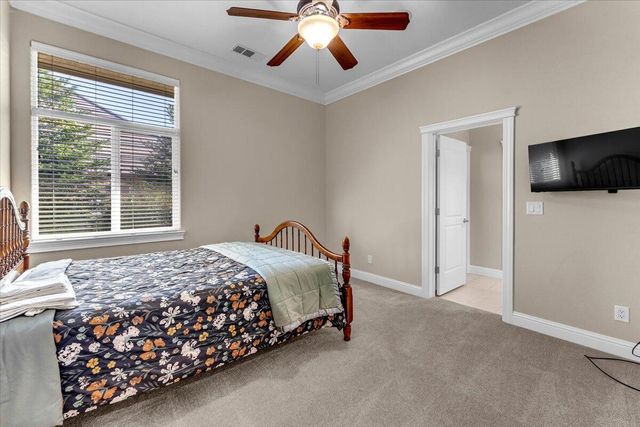 827 Santa Cruz Drive, Redding, CA 96003