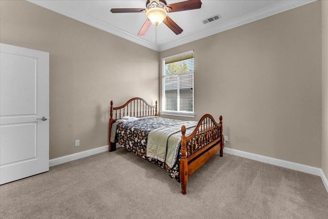 827 Santa Cruz Drive, Redding, CA 96003