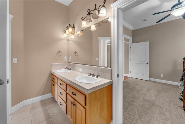 827 Santa Cruz Drive, Redding, CA 96003