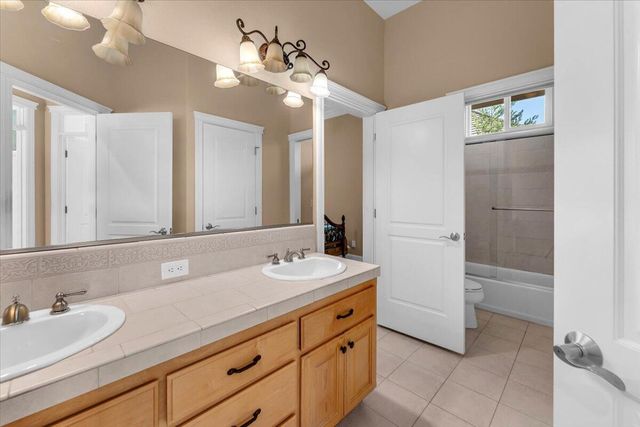 827 Santa Cruz Drive, Redding, CA 96003