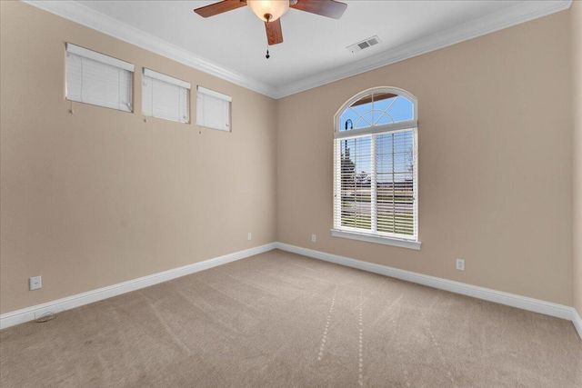 827 Santa Cruz Drive, Redding, CA 96003