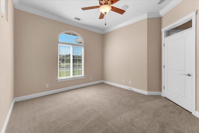 827 Santa Cruz Drive, Redding, CA 96003