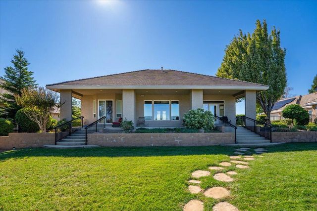 827 Santa Cruz Drive, Redding, CA 96003