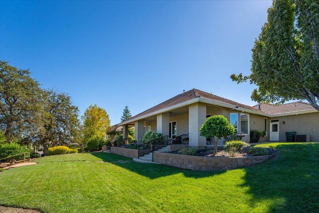 827 Santa Cruz Drive, Redding, CA 96003