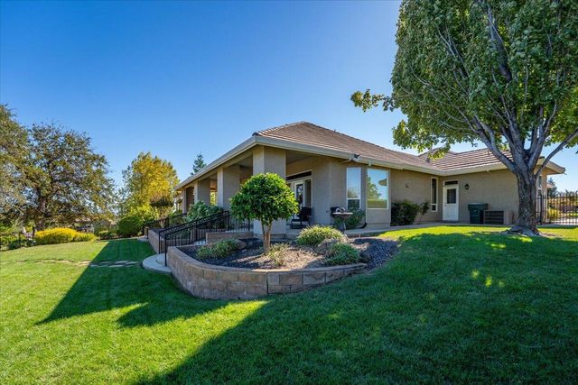 827 Santa Cruz Drive, Redding, CA 96003