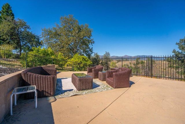 827 Santa Cruz Drive, Redding, CA 96003