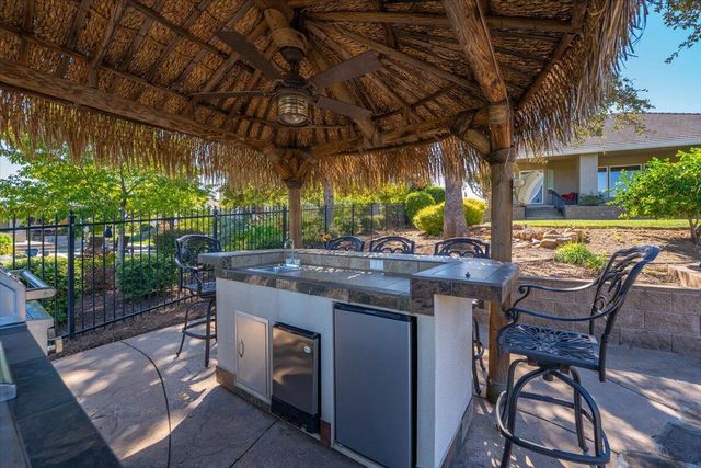 827 Santa Cruz Drive, Redding, CA 96003