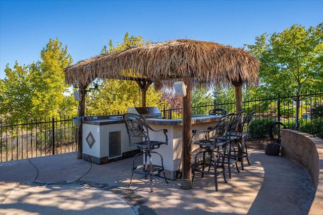 827 Santa Cruz Drive, Redding, CA 96003