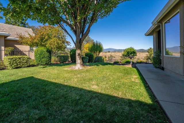 827 Santa Cruz Drive, Redding, CA 96003