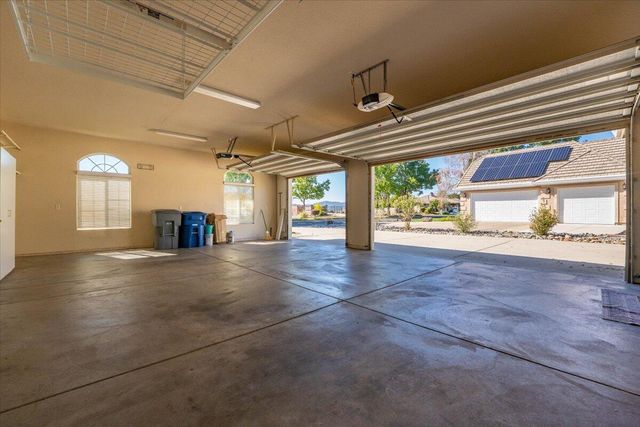 827 Santa Cruz Drive, Redding, CA 96003