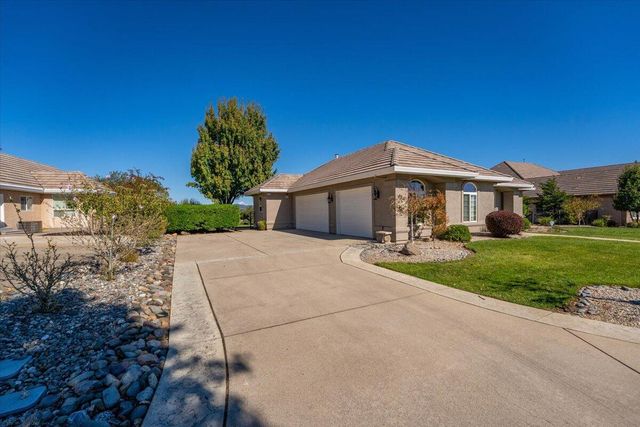 827 Santa Cruz Drive, Redding, CA 96003