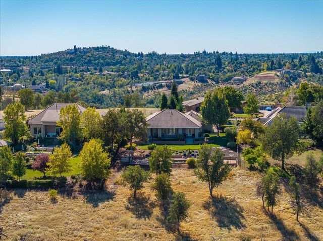 827 Santa Cruz Drive, Redding, CA 96003