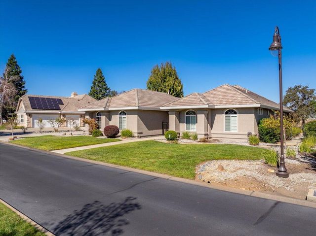 827 Santa Cruz Drive, Redding, CA 96003