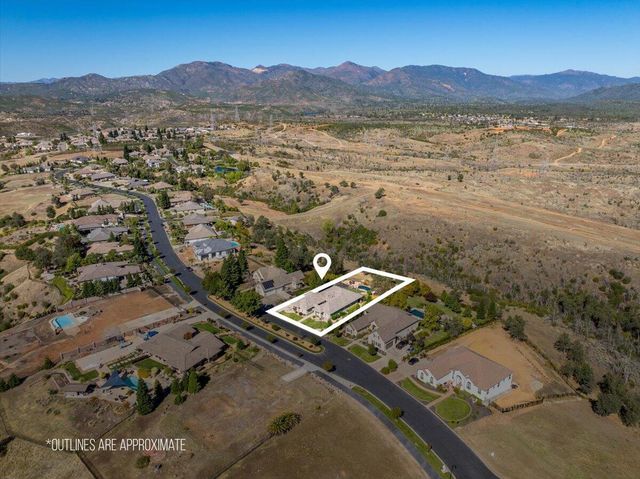 827 Santa Cruz Drive, Redding, CA 96003