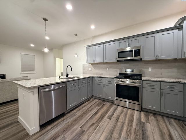 1140 S Cedar Pl, Kennewick, WA 99337