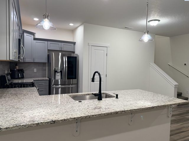 1140 S Cedar Pl, Kennewick, WA 99337