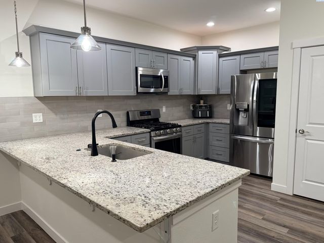 1140 S Cedar Pl, Kennewick, WA 99337