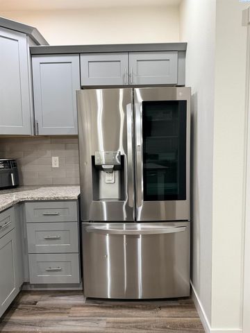 1140 S Cedar Pl, Kennewick, WA 99337