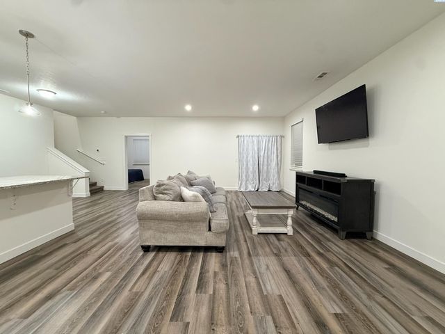 1140 S Cedar Pl, Kennewick, WA 99337