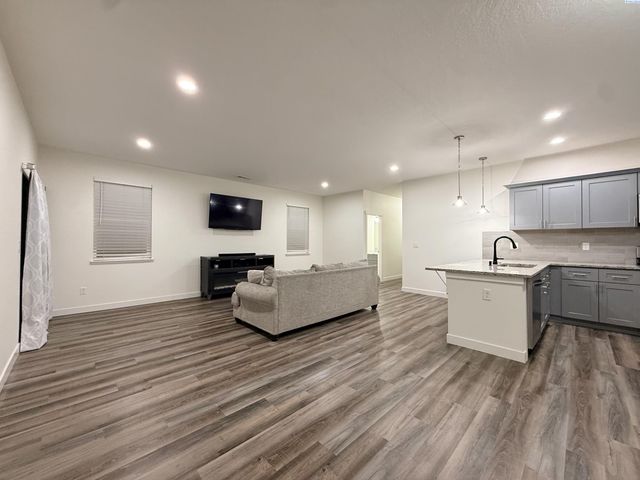 1140 S Cedar Pl, Kennewick, WA 99337