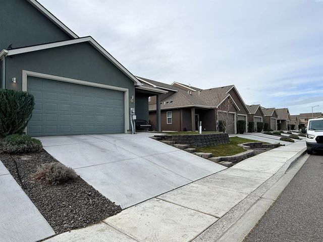 1140 S Cedar Pl, Kennewick, WA 99337