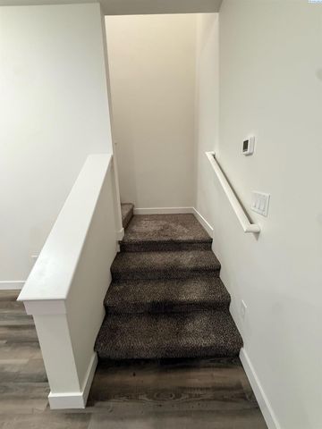 1140 S Cedar Pl, Kennewick, WA 99337