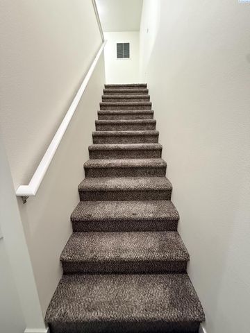 1140 S Cedar Pl, Kennewick, WA 99337