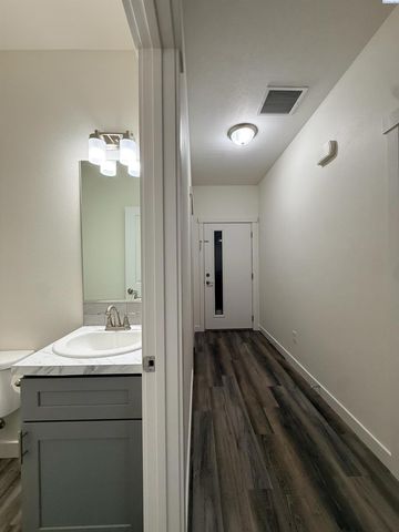 1140 S Cedar Pl, Kennewick, WA 99337