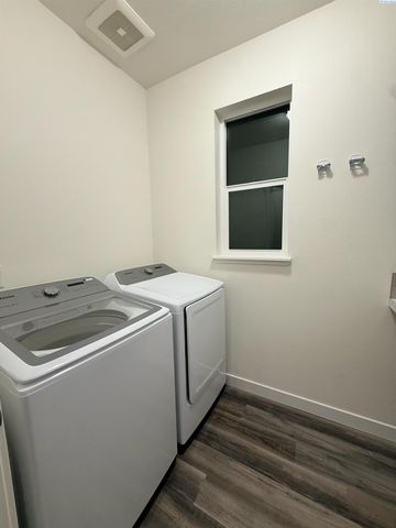 1140 S Cedar Pl, Kennewick, WA 99337