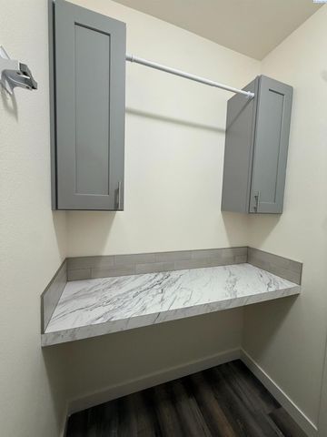 1140 S Cedar Pl, Kennewick, WA 99337