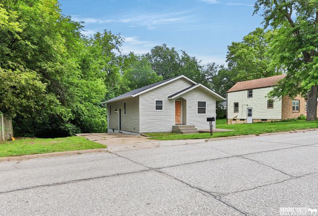 910 9th Avenue, Plattsmouth, NE 68048